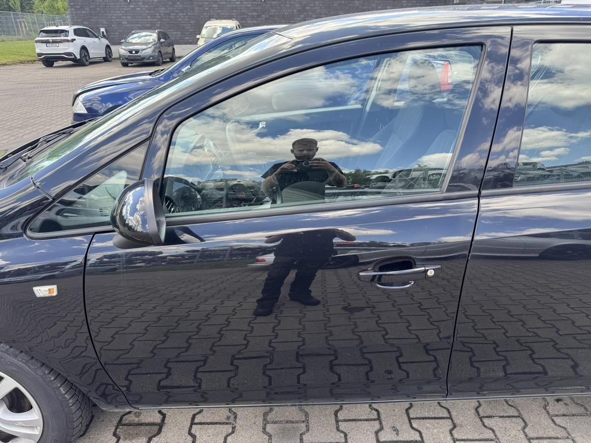 Opel Corsa D original T&uuml;r vorn links 5-T&uuml;rer Z20R Saphirschwarz Metallic Rohbau Bj.2008